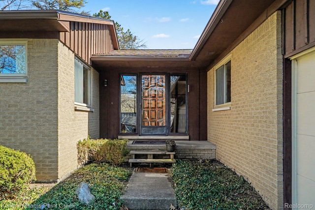 2911 Walmsley Circle Drive, Orion Charter Township, MI 48360