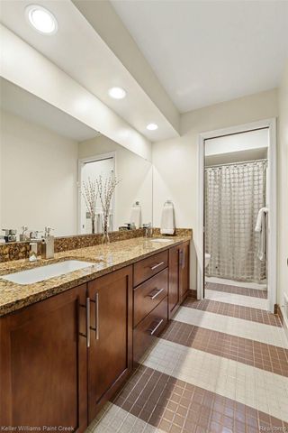 2911 Walmsley Circle Drive, Orion Charter Township, MI 48360