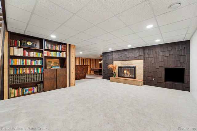 2911 Walmsley Circle Drive, Orion Charter Township, MI 48360