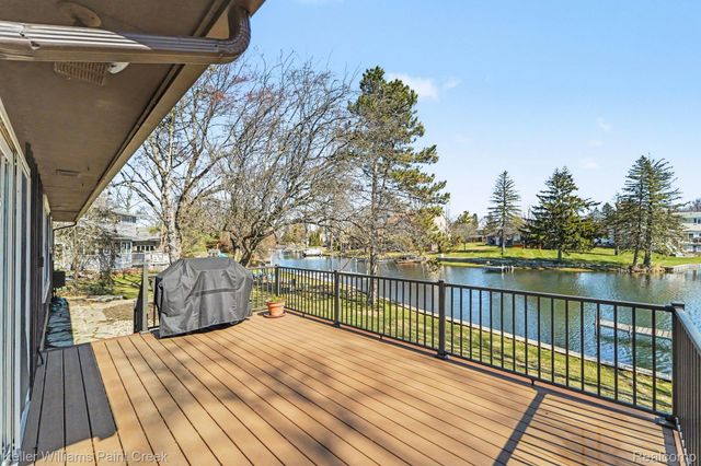 2911 Walmsley Circle Drive, Orion Charter Township, MI 48360