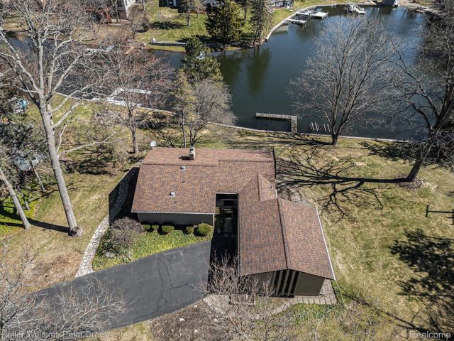 2911 Walmsley Circle Drive, Orion Charter Township, MI 48360