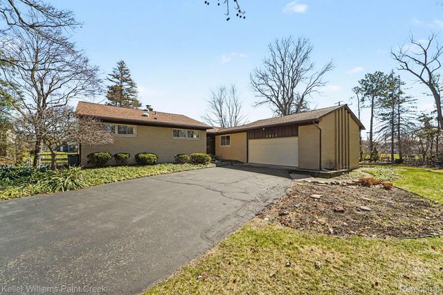 2911 Walmsley Circle Drive, Orion Charter Township, MI 48360
