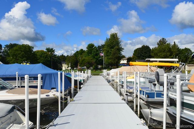 2911 Walmsley Circle Drive, Orion Charter Township, MI 48360