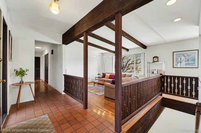 2911 Walmsley Circle Drive, Orion Charter Township, MI 48360