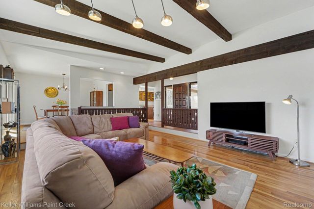 2911 Walmsley Circle Drive, Orion Charter Township, MI 48360