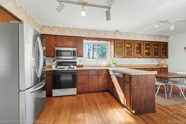 2911 Walmsley Circle Drive, Orion Charter Township, MI 48360