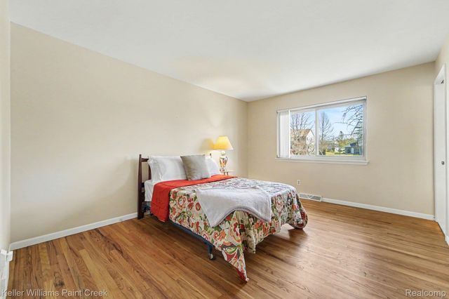 2911 Walmsley Circle Drive, Orion Charter Township, MI 48360