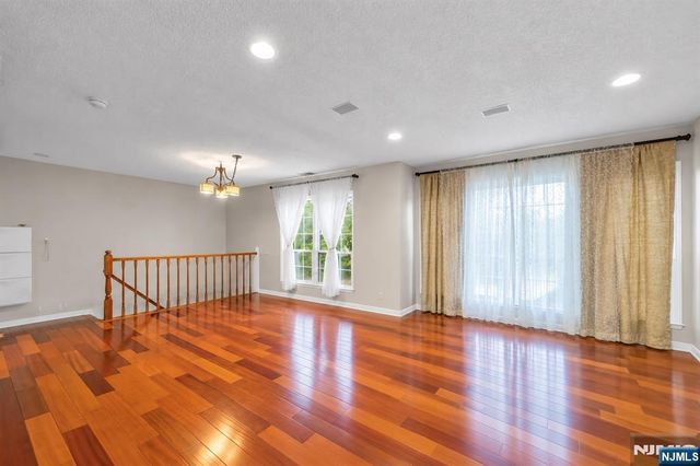 1118 Sage Court, Mahwah, NJ 07430