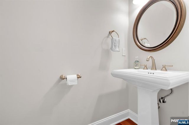 1118 Sage Court, Mahwah, NJ 07430