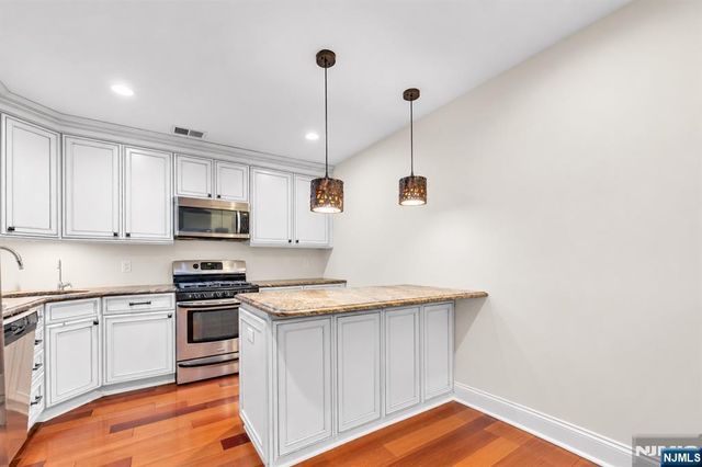 1118 Sage Court, Mahwah, NJ 07430