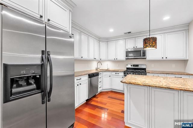 1118 Sage Court, Mahwah, NJ 07430