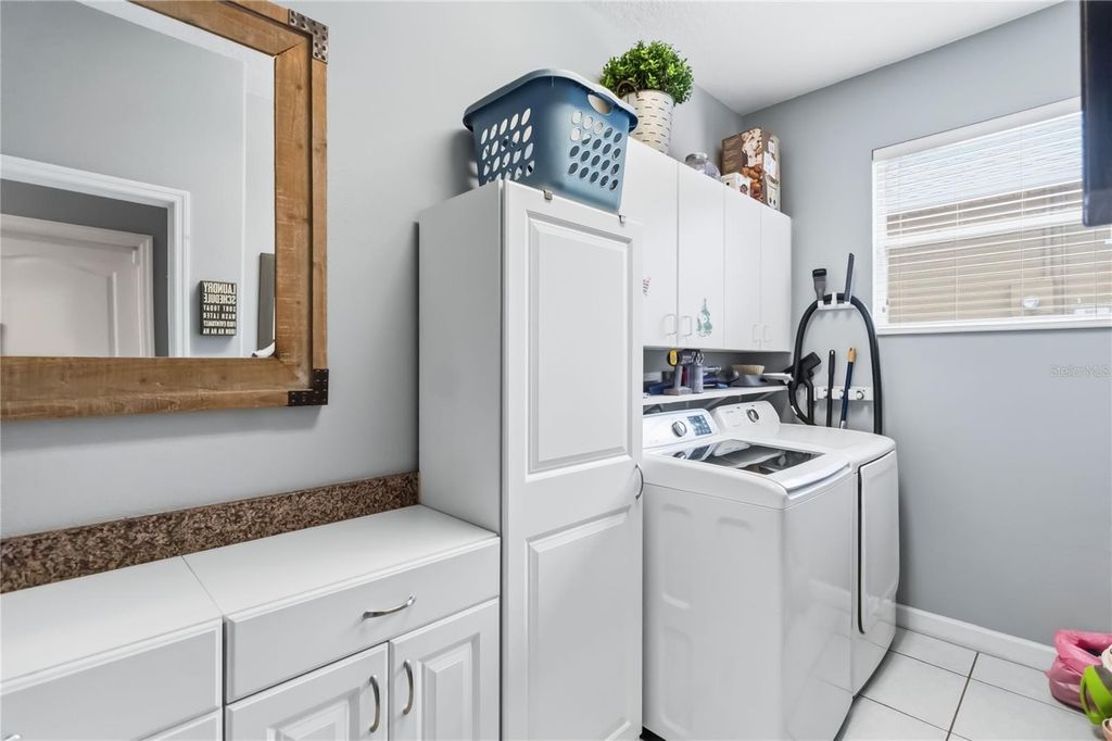 Image 12 of property listing at 1925 BREEZY HILL DRIVE WINDERMERE FLORIDA 34786, Windermere, FL 34786