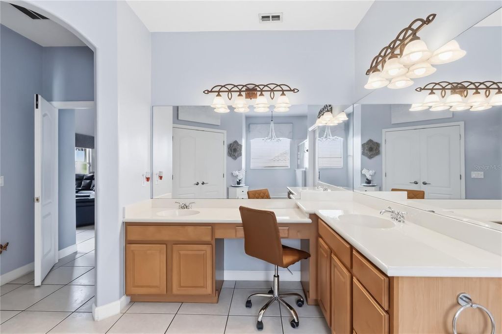 Image 16 of property listing at 1925 BREEZY HILL DRIVE WINDERMERE FLORIDA 34786, Windermere, FL 34786