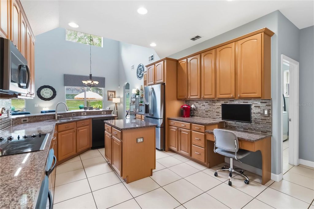 Image 8 of property listing at 1925 BREEZY HILL DRIVE WINDERMERE FLORIDA 34786, Windermere, FL 34786