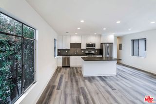 11725 Darlington Avenue #8, Los Angeles, CA 90049