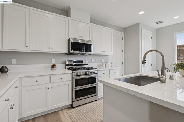 208 Mindy Way, Pittsburg, CA 94565