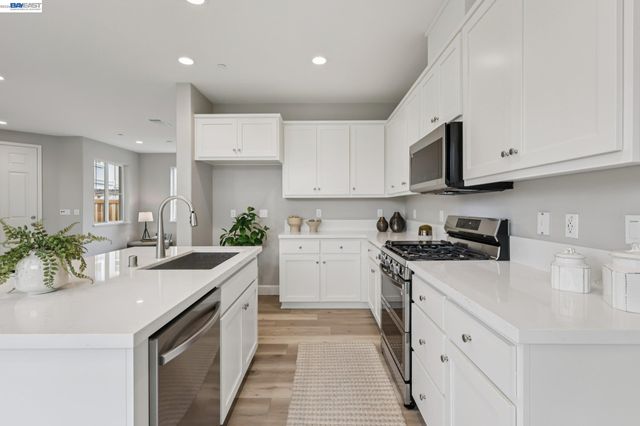 208 Mindy Way, Pittsburg, CA 94565