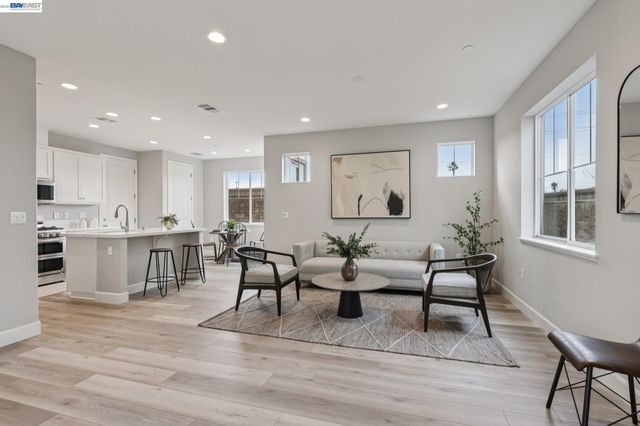 208 Mindy Way, Pittsburg, CA 94565