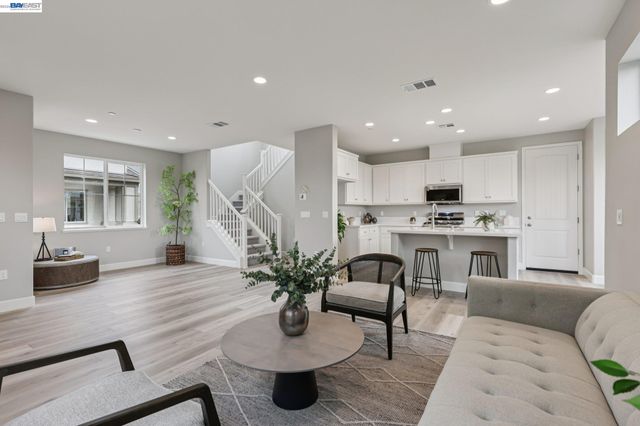 208 Mindy Way, Pittsburg, CA 94565