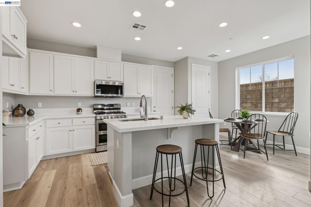 208 Mindy Way, Pittsburg, CA 94565