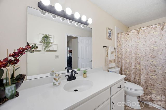 2498 Hawk Ridge Drive, Gastonia, NC 28056