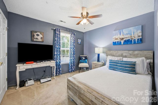 2498 Hawk Ridge Drive, Gastonia, NC 28056