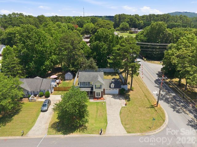 2498 Hawk Ridge Drive, Gastonia, NC 28056
