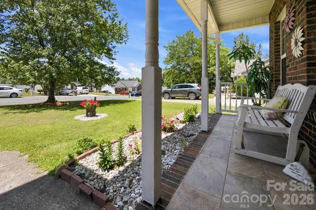 2498 Hawk Ridge Drive, Gastonia, NC 28056