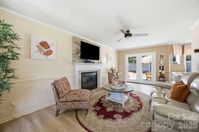 2498 Hawk Ridge Drive, Gastonia, NC 28056