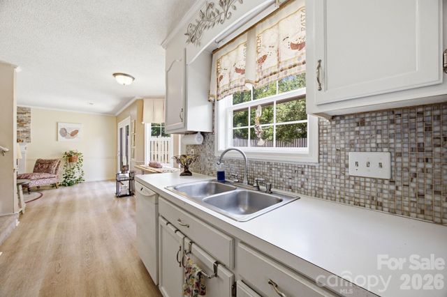 2498 Hawk Ridge Drive, Gastonia, NC 28056
