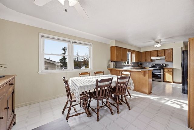 3313 Crestwood NW, Cedar Rapids, IA 52405