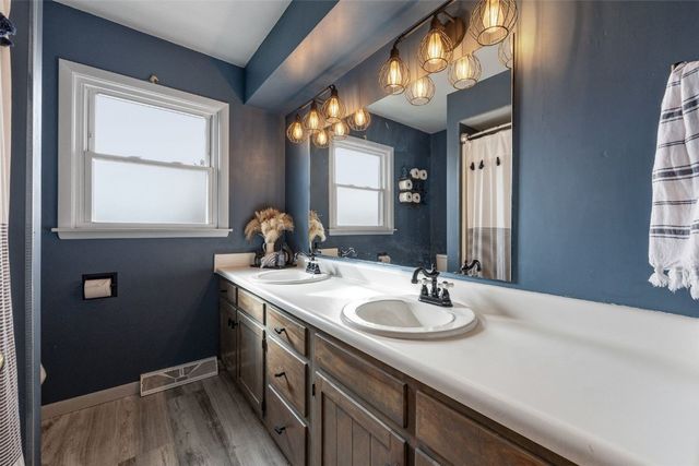 3313 Crestwood NW, Cedar Rapids, IA 52405