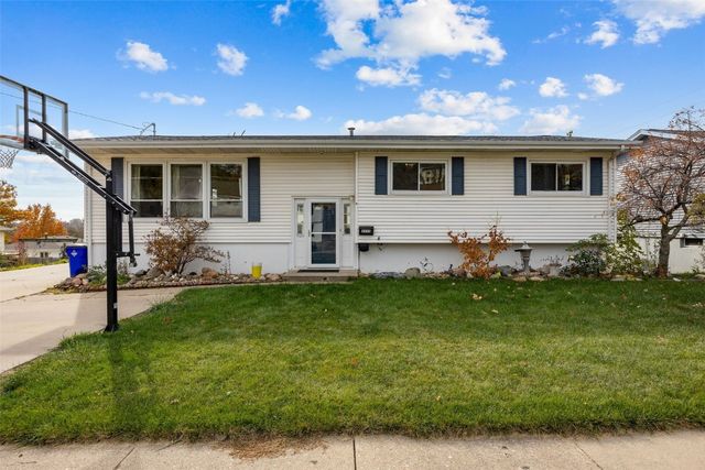 3313 Crestwood NW, Cedar Rapids, IA 52405