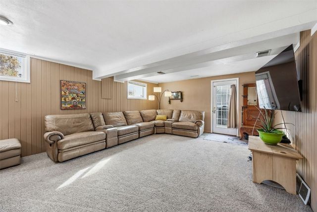 3313 Crestwood NW, Cedar Rapids, IA 52405