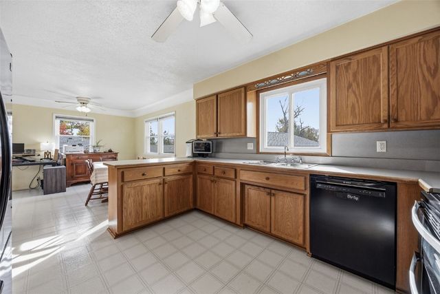 3313 Crestwood NW, Cedar Rapids, IA 52405