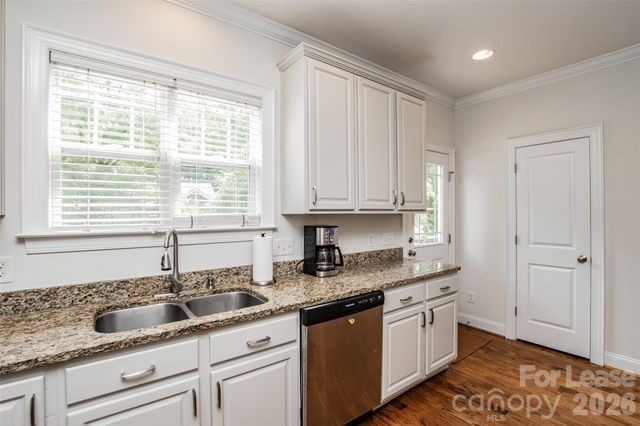 315 Woodvale Place, Charlotte, NC 28208