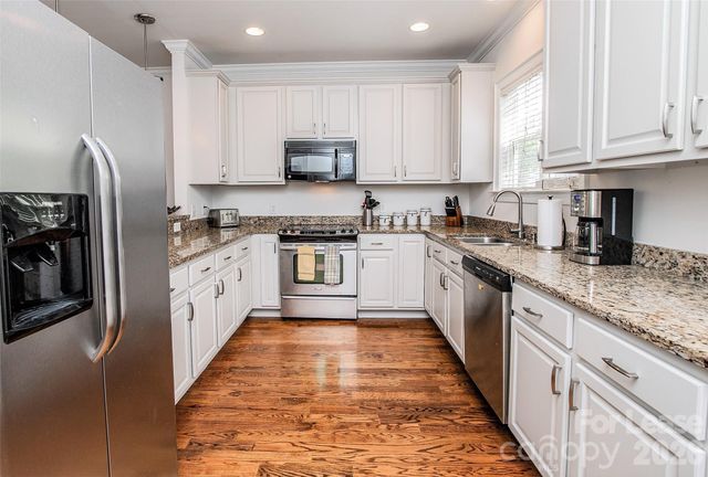 315 Woodvale Place, Charlotte, NC 28208