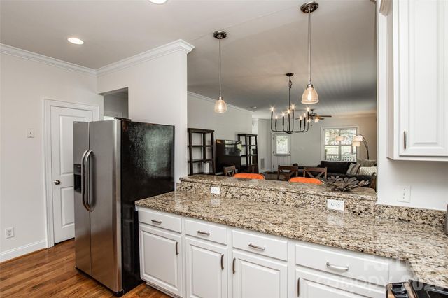 315 Woodvale Place, Charlotte, NC 28208