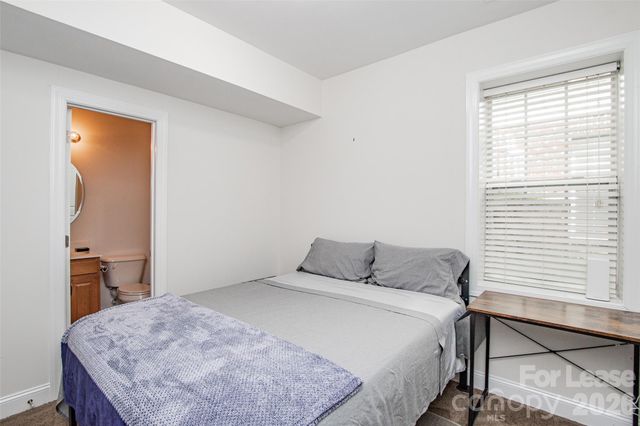 315 Woodvale Place, Charlotte, NC 28208