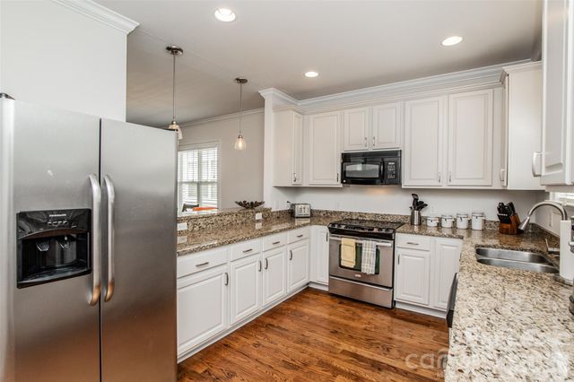 315 Woodvale Place, Charlotte, NC 28208