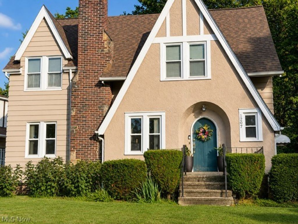 1207 Castleton Road, Cleveland Heights, OH 44121