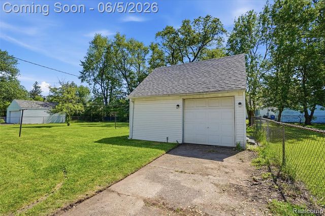 21966 Curie Avenue, Warren, MI 48091