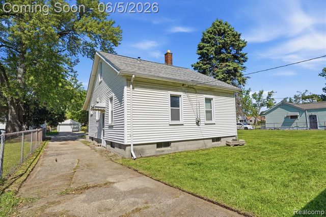 21966 Curie Avenue, Warren, MI 48091