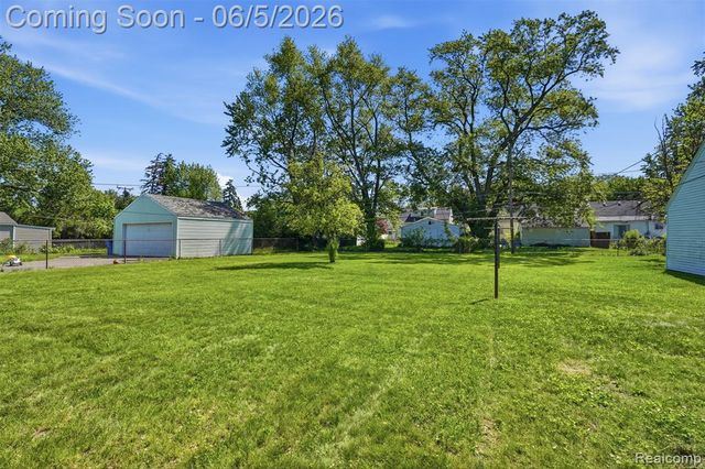 21966 Curie Avenue, Warren, MI 48091