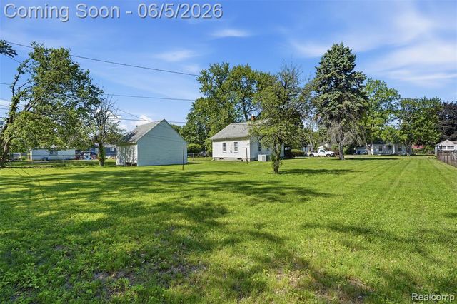 21966 Curie Avenue, Warren, MI 48091