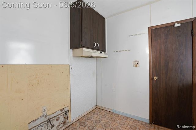 21966 Curie Avenue, Warren, MI 48091