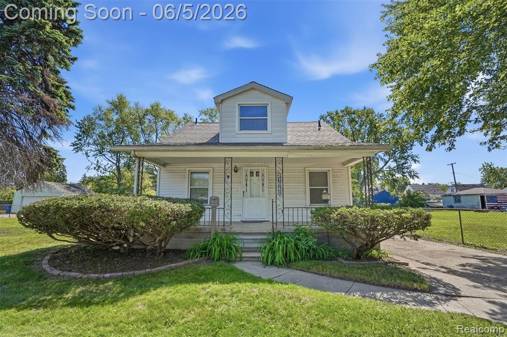 21966 Curie Avenue, Warren, MI 48091