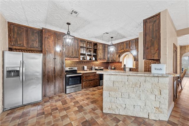 439 CR 414, Chilton, TX 76632