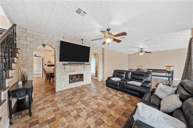 439 CR 414, Chilton, TX 76632