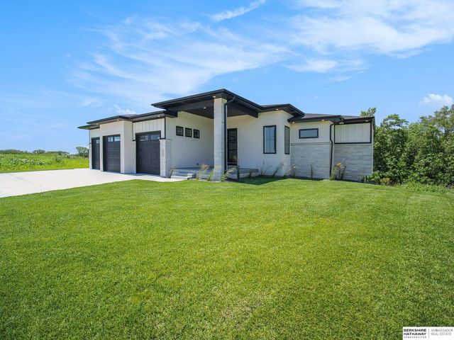 8910 Dragonfly Lane, Lincoln, NE 68526